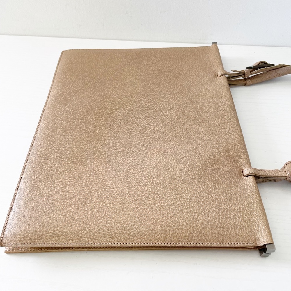 ❤️SOLD❤️Gucci tan leather embossed logo minimalist shoulder bag - Picture 4 of 12